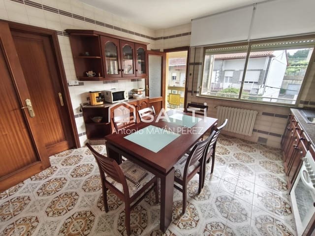 4 bedroom Villa for sale in Rianxo with garage - € 246,500 (Ref: 9824918)