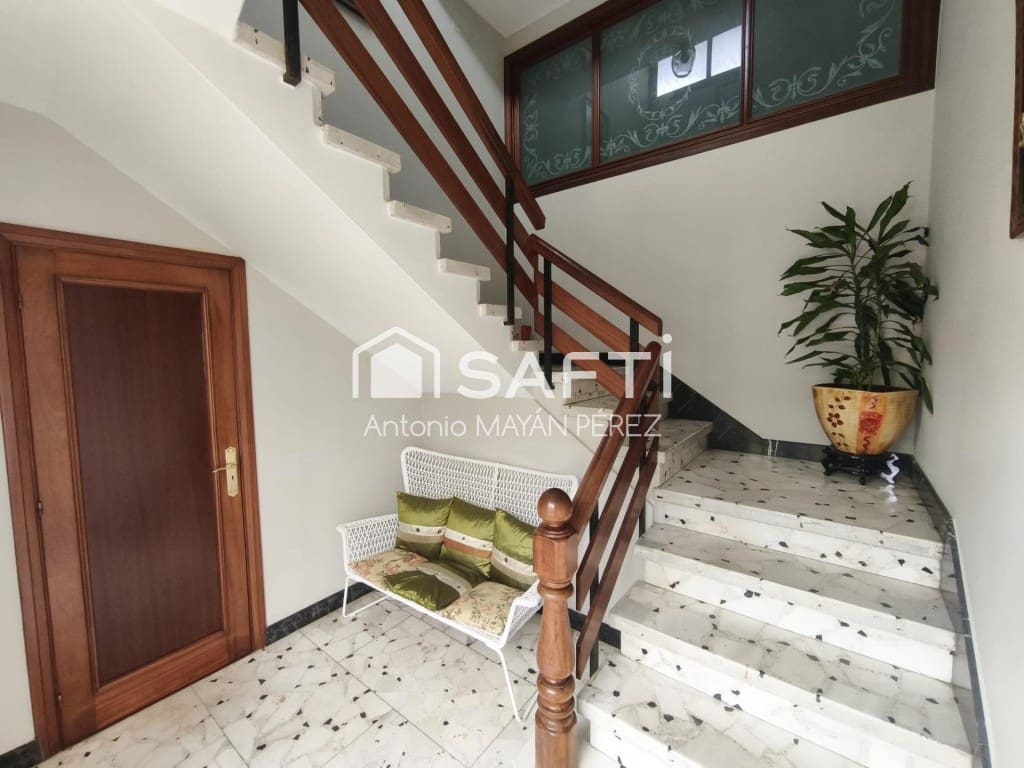 4 bedroom Villa for sale in Rianxo with garage - € 246,500 (Ref: 9824918)