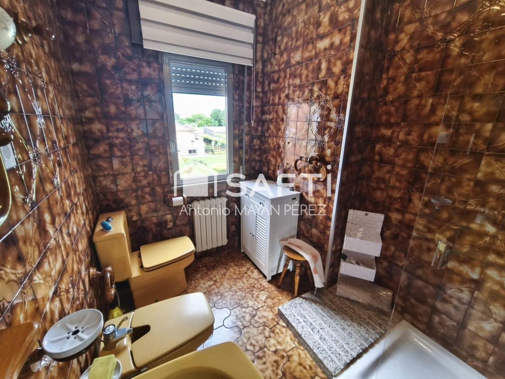 4 bedroom Villa for sale in Rianxo with garage - € 246,500 (Ref: 9824918)