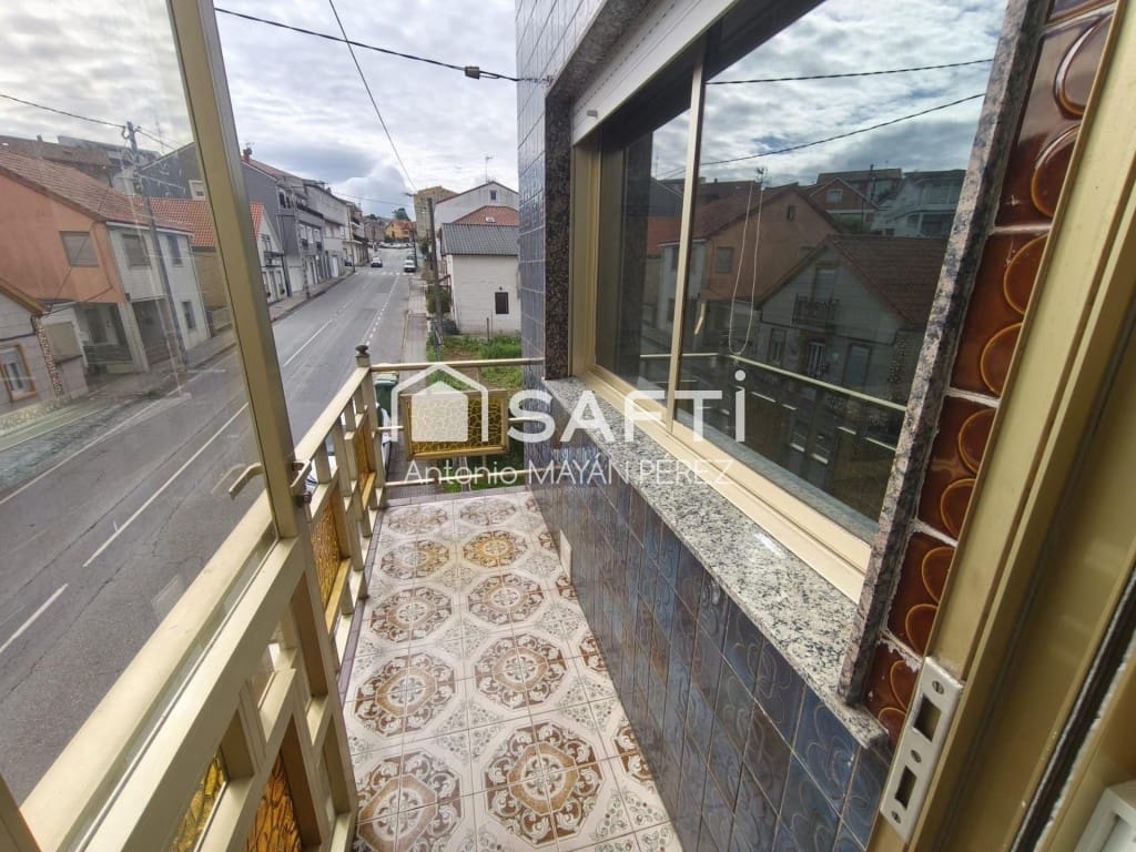 4 bedroom Villa for sale in Rianxo with garage - € 246,500 (Ref: 9824918)