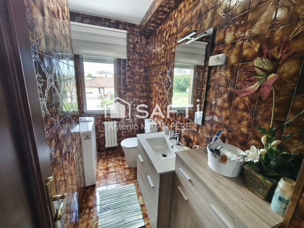 4 bedroom Villa for sale in Rianxo with garage - € 246,500 (Ref: 9824918)