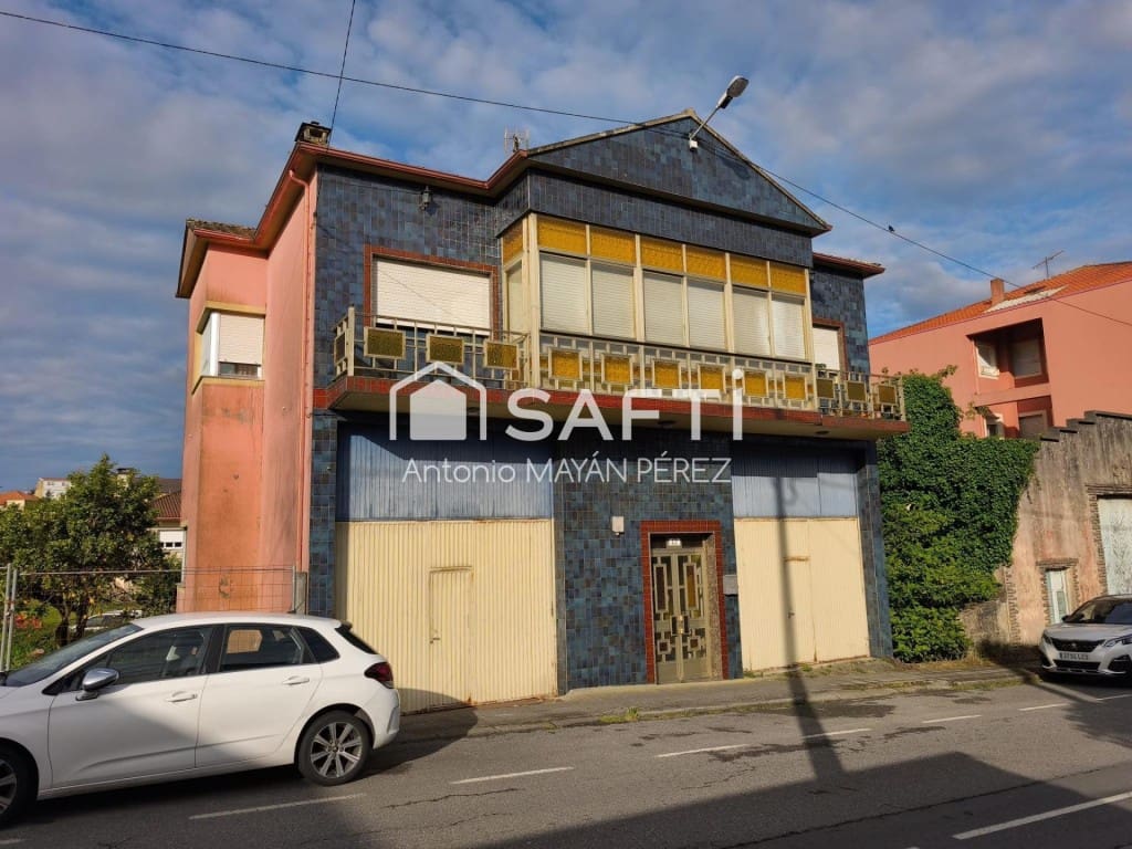 4 bedroom Villa for sale in Rianxo with garage - € 246,500 (Ref: 9824918)