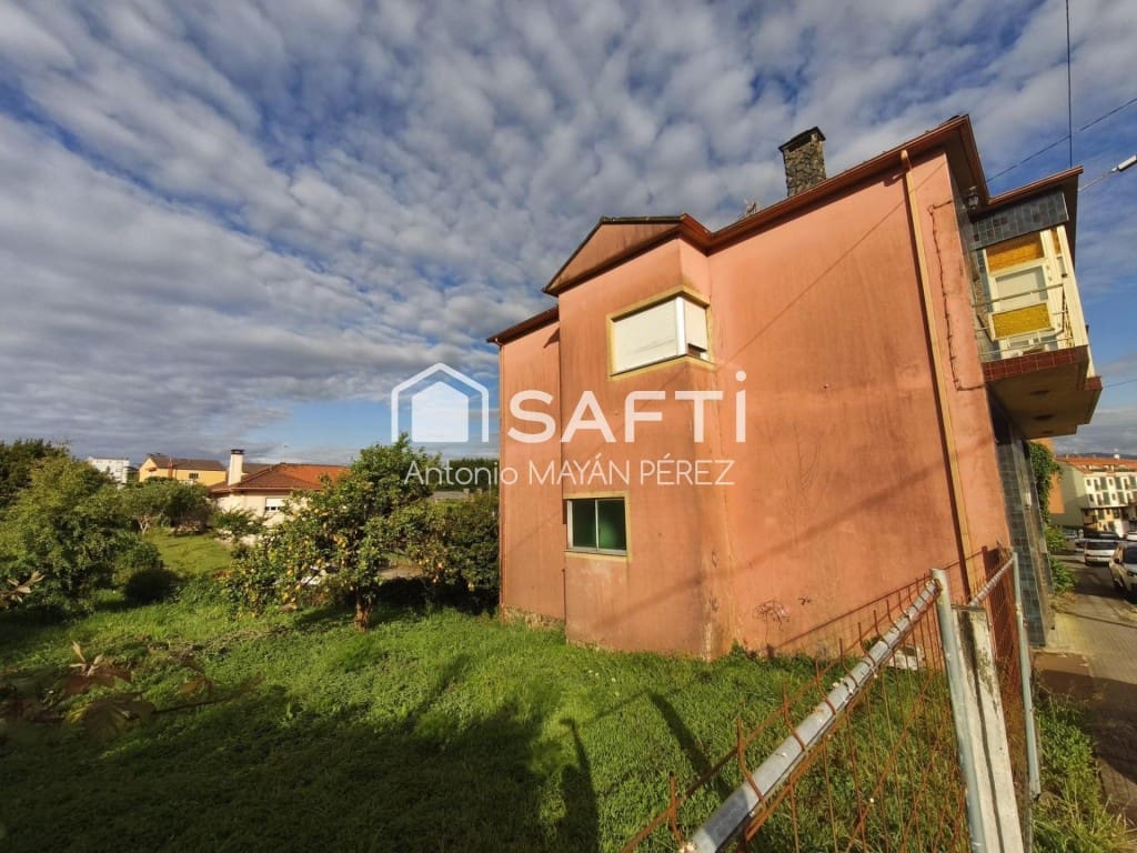 4 bedroom Villa for sale in Rianxo with garage - € 246,500 (Ref: 9824918)
