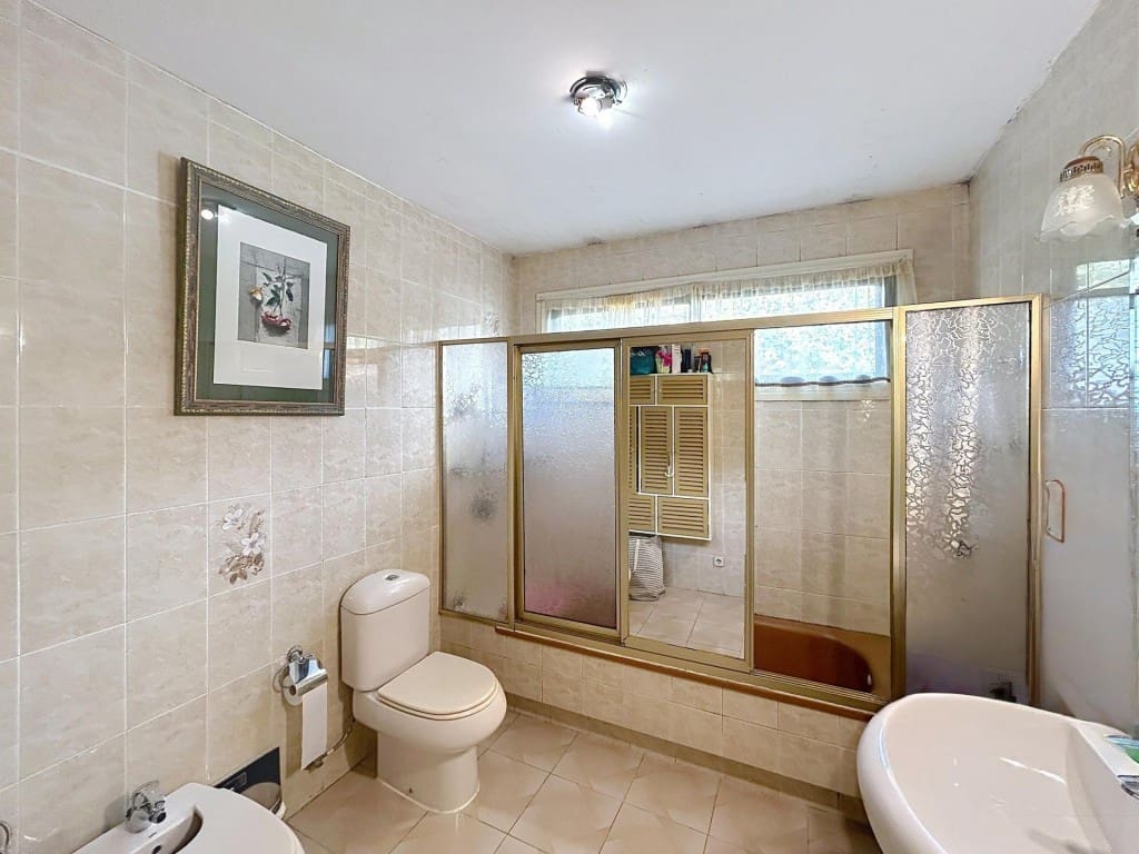 Chalet de 5 habitaciones en Teo en venta con piscina garaje - 590.000 € (Ref: 9824919)
