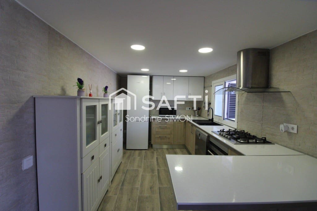 3 soveværelse Villa til salg i Lloret de Mar med swimmingpool - € 325.000 (Ref: 9824920)