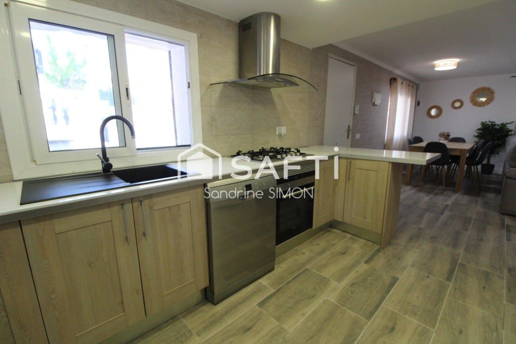 3 soveværelse Villa til salg i Lloret de Mar med swimmingpool - € 325.000 (Ref: 9824920)