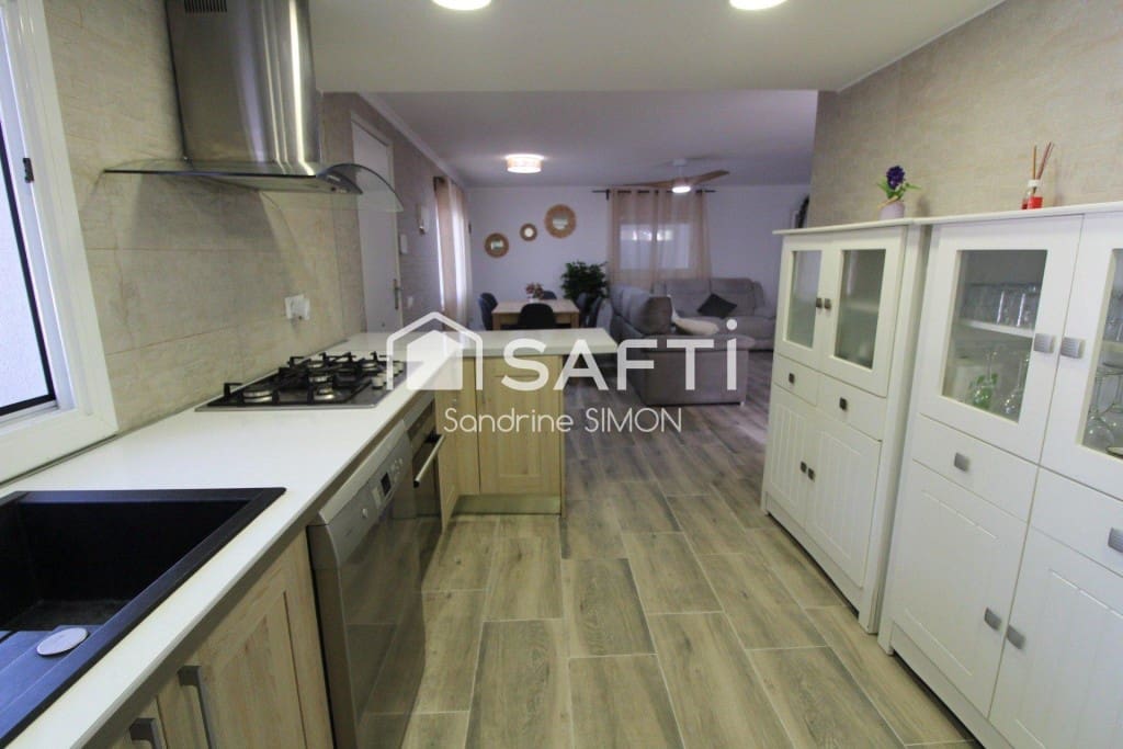 3 soveværelse Villa til salg i Lloret de Mar med swimmingpool - € 325.000 (Ref: 9824920)