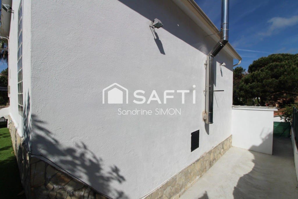 3 soveværelse Villa til salg i Lloret de Mar med swimmingpool - € 325.000 (Ref: 9824920)