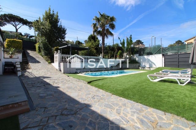 3 soveværelse Villa til salg i Urbanitzacions del Nord, Lloret de Mar med swimmingpool - € 325.000 (Ref: 9824920)