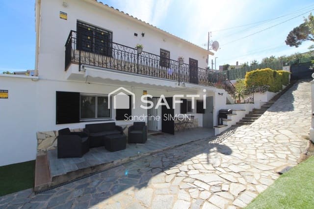 3 soveværelse Villa til salg i Urbanitzacions del Nord, Lloret de Mar med swimmingpool - € 325.000 (Ref: 9824920)