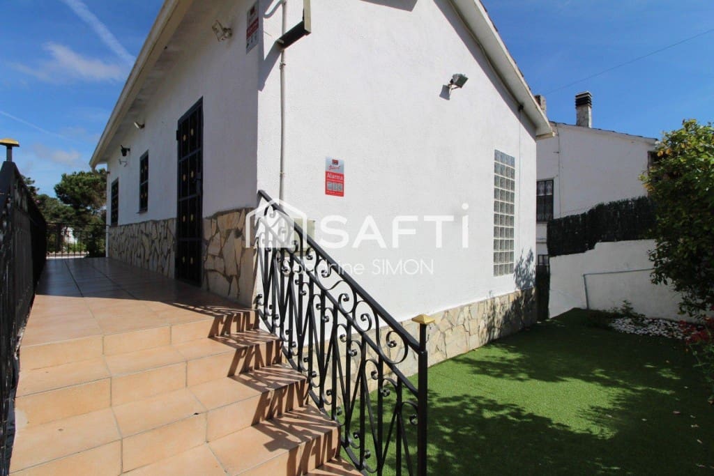 3 soveværelse Villa til salg i Lloret de Mar med swimmingpool - € 325.000 (Ref: 9824920)