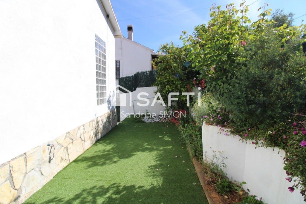 3 soveværelse Villa til salg i Lloret de Mar med swimmingpool - € 325.000 (Ref: 9824920)
