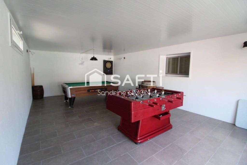 3 soveværelse Villa til salg i Lloret de Mar med swimmingpool - € 325.000 (Ref: 9824920)