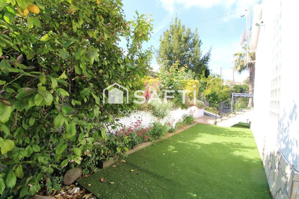 3 soveværelse Villa til salg i Lloret de Mar med swimmingpool - € 325.000 (Ref: 9824920)