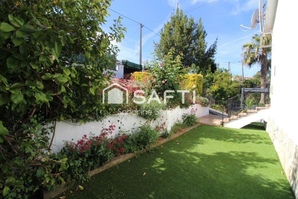 3 soveværelse Villa til salg i Lloret de Mar med swimmingpool - € 325.000 (Ref: 9824920)