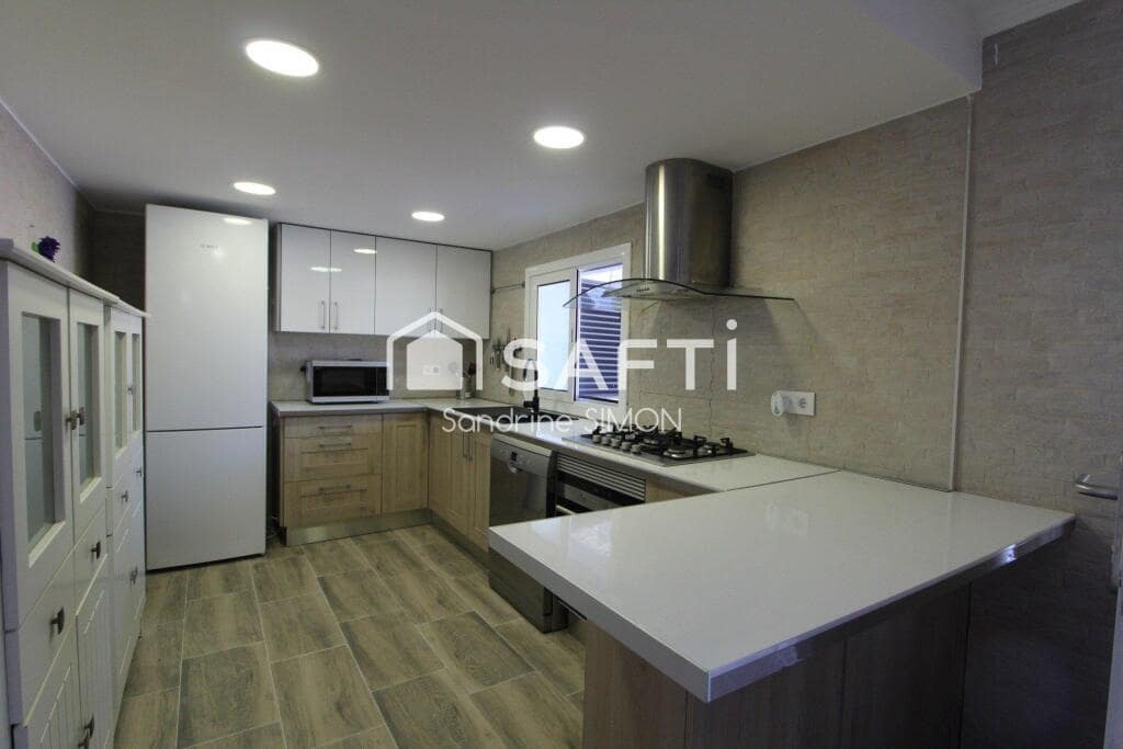 3 bedroom Villa for sale in Lloret de Mar with pool - € 310,000 (Ref: 9824920)