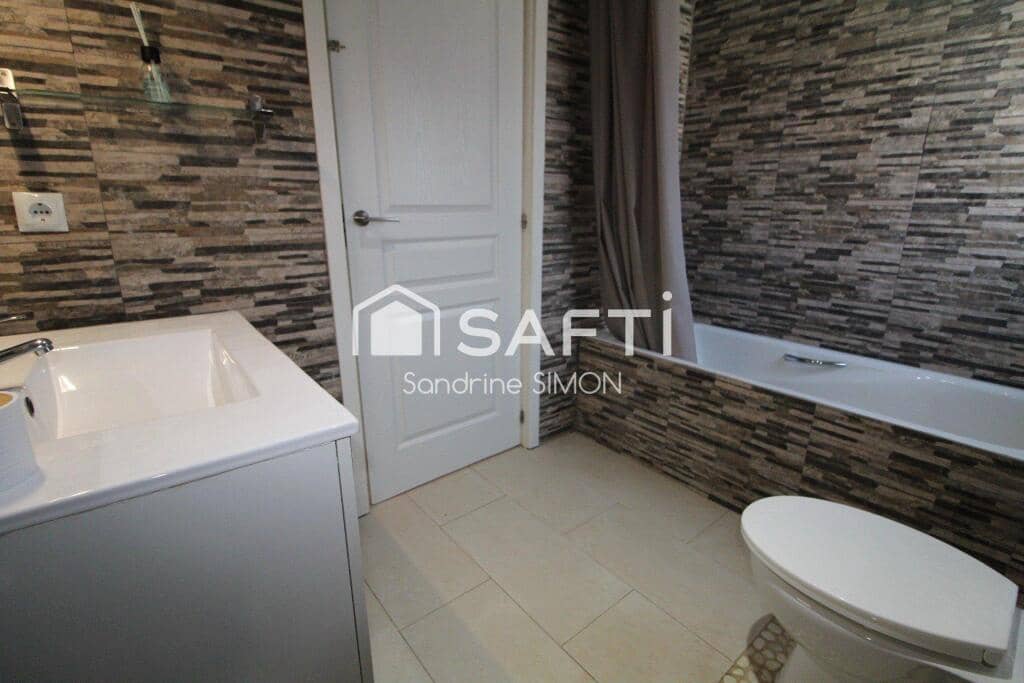 3 bedroom Villa for sale in Lloret de Mar with pool - € 310,000 (Ref: 9824920)