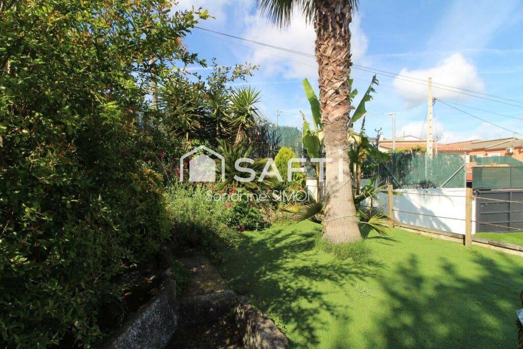 3 bedroom Villa for sale in Lloret de Mar with pool - € 310,000 (Ref: 9824920)