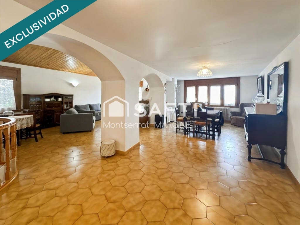 8 bedroom Terraced Villa for sale in Berga with garage - € 280,000 (Ref: 9828911)