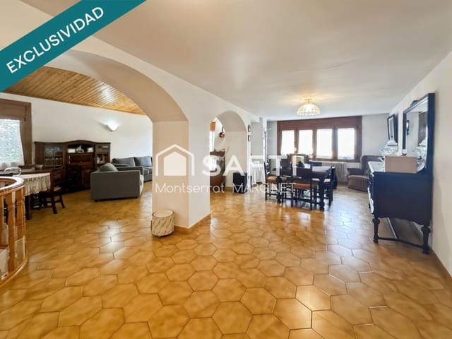 8 bedroom Terraced Villa for sale in Berga with garage - € 280,000 (Ref: 9828911)