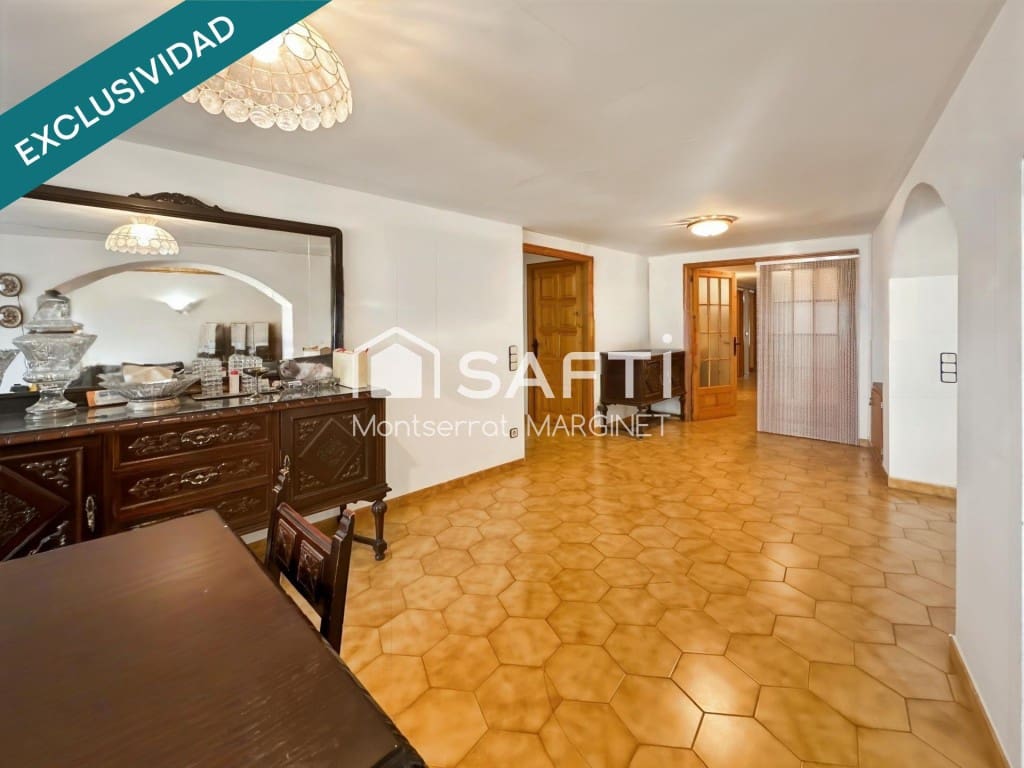 8 bedroom Terraced Villa for sale in Berga with garage - € 280,000 (Ref: 9828911)