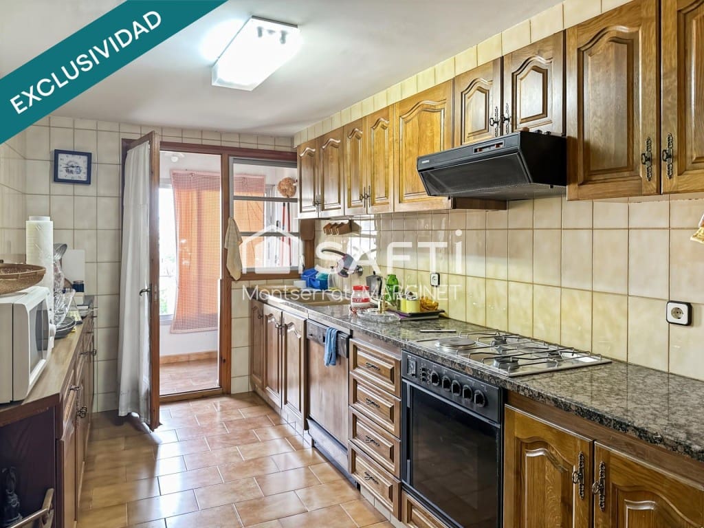 8 bedroom Terraced Villa for sale in Berga with garage - € 280,000 (Ref: 9828911)