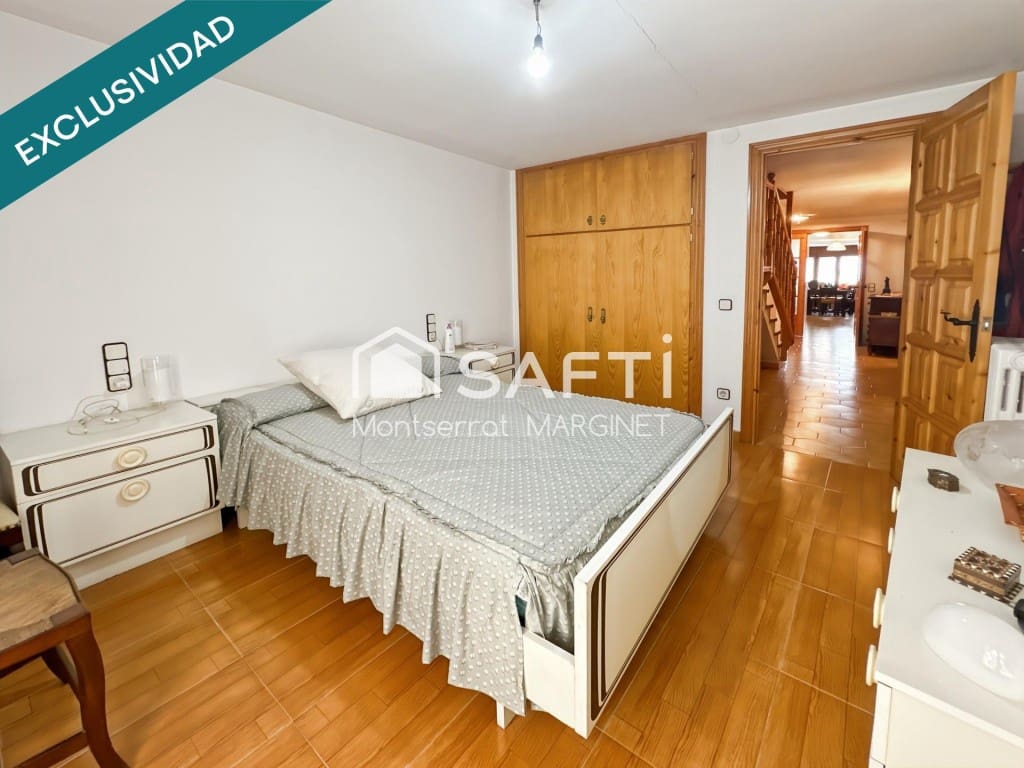 8 bedroom Terraced Villa for sale in Berga with garage - € 280,000 (Ref: 9828911)