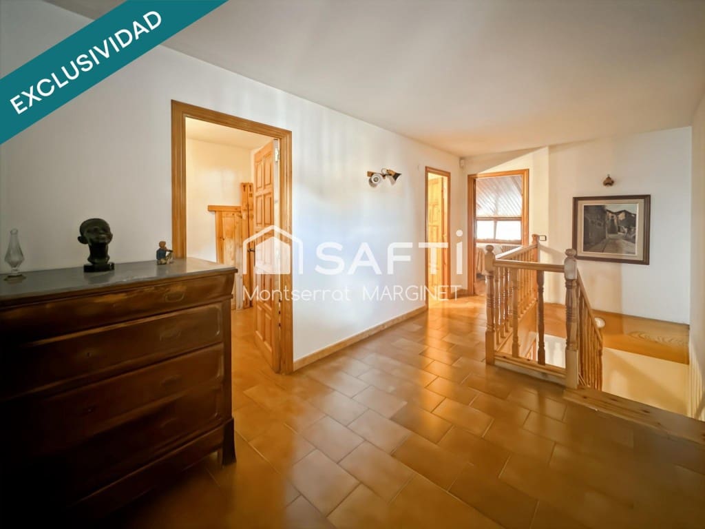 8 bedroom Terraced Villa for sale in Berga with garage - € 280,000 (Ref: 9828911)