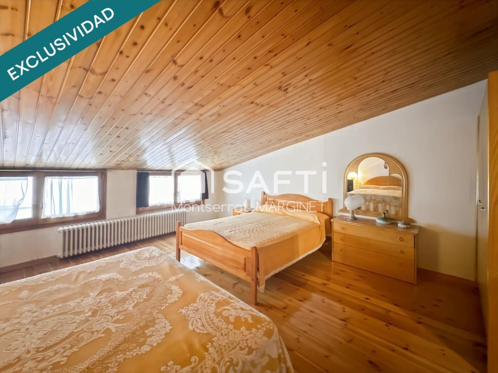 8 bedroom Terraced Villa for sale in Berga with garage - € 280,000 (Ref: 9828911)