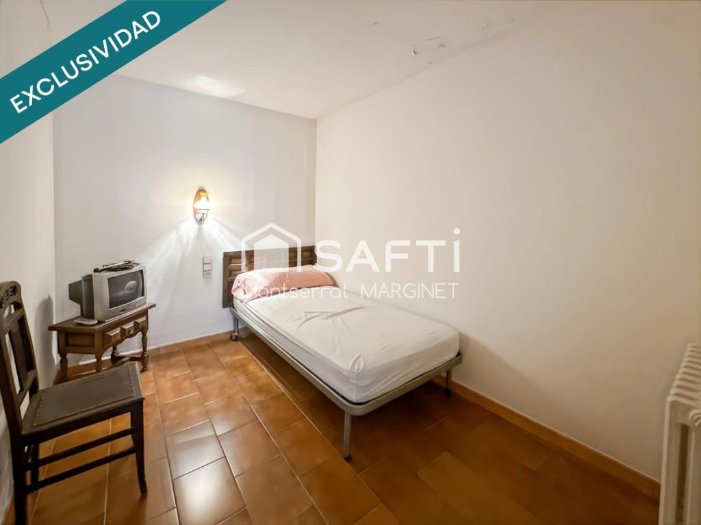 8 bedroom Terraced Villa for sale in Berga with garage - € 280,000 (Ref: 9828911)