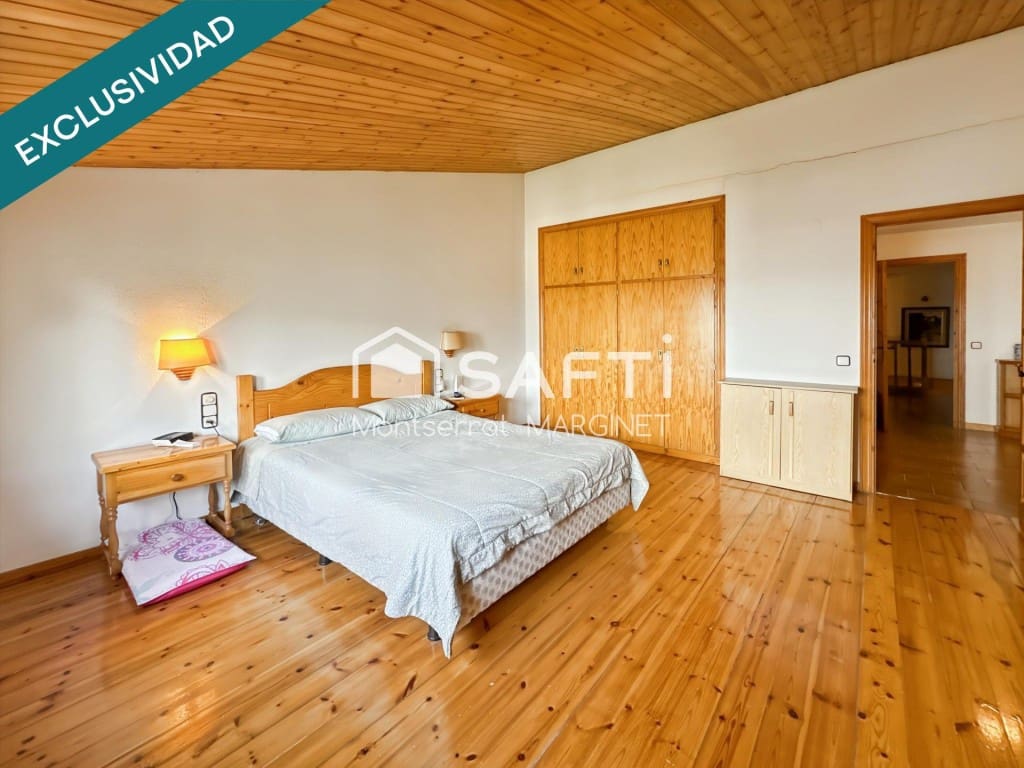 8 bedroom Terraced Villa for sale in Berga with garage - € 280,000 (Ref: 9828911)