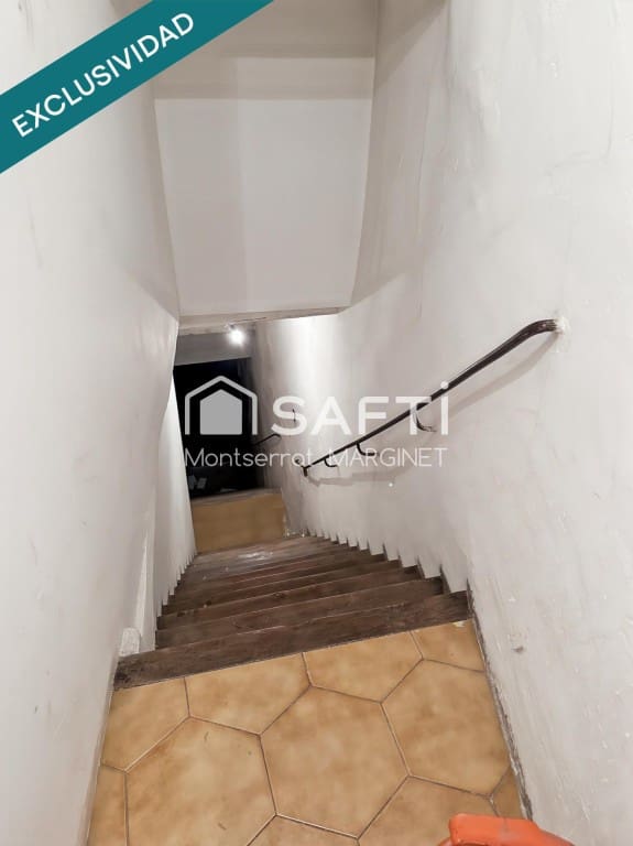 8 bedroom Terraced Villa for sale in Berga with garage - € 280,000 (Ref: 9828911)