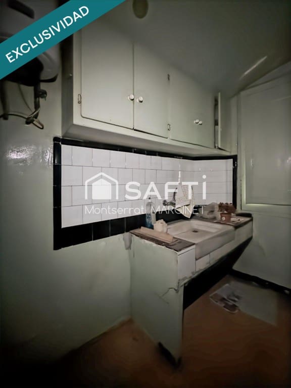 8 bedroom Terraced Villa for sale in Berga with garage - € 280,000 (Ref: 9828911)