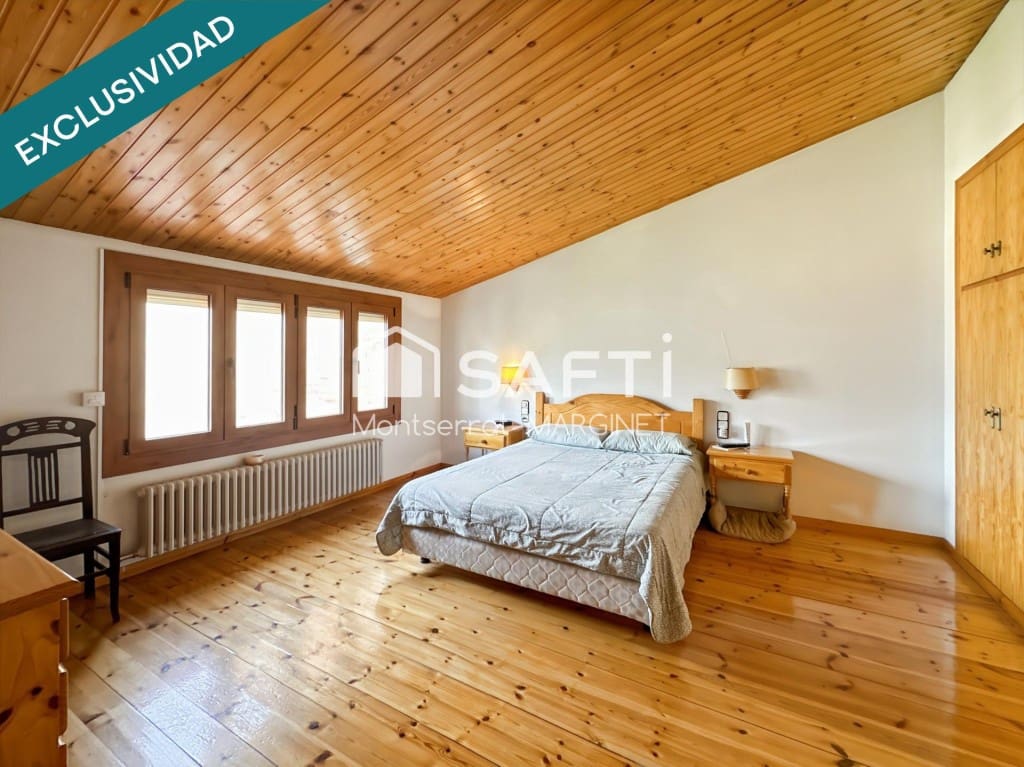8 bedroom Terraced Villa for sale in Berga with garage - € 280,000 (Ref: 9828911)