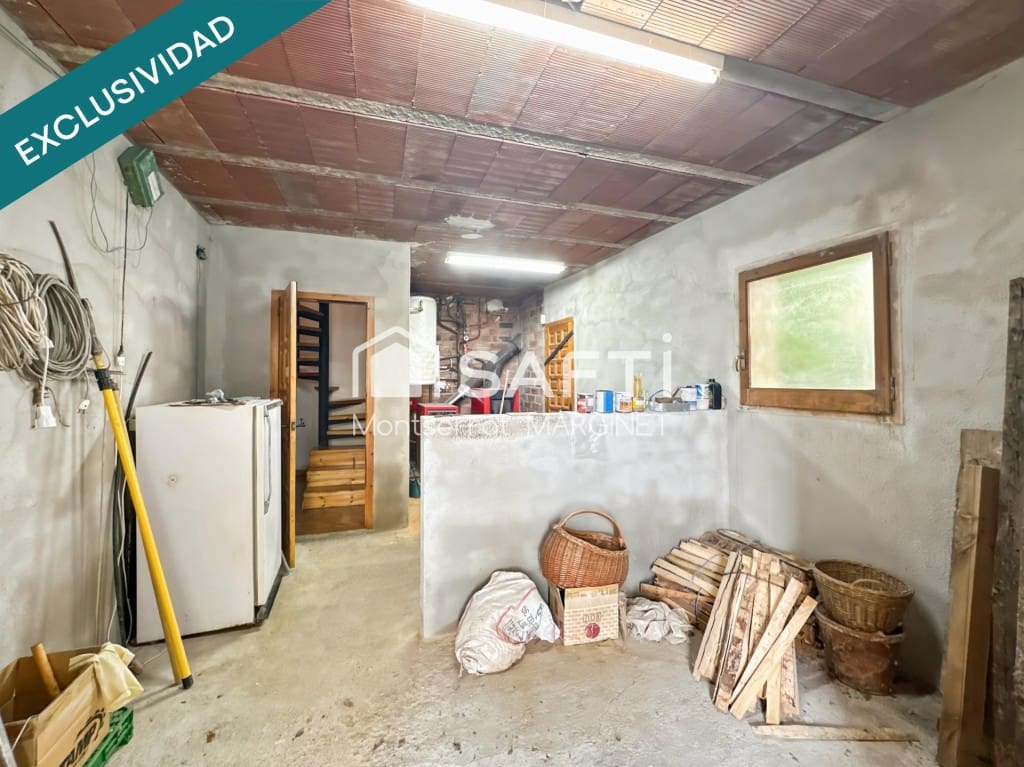 8 bedroom Terraced Villa for sale in Berga with garage - € 280,000 (Ref: 9828911)