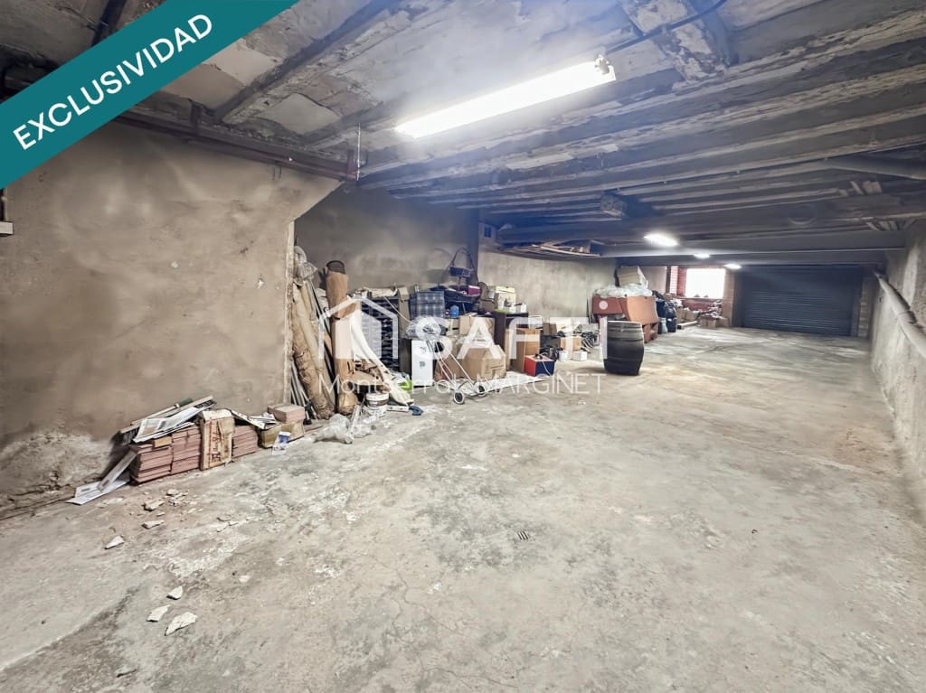 8 bedroom Terraced Villa for sale in Berga with garage - € 280,000 (Ref: 9828911)