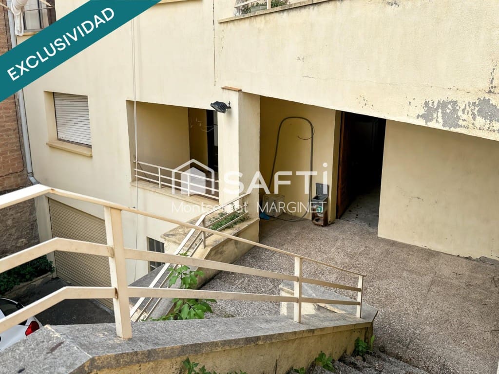 8 bedroom Terraced Villa for sale in Berga with garage - € 280,000 (Ref: 9828911)