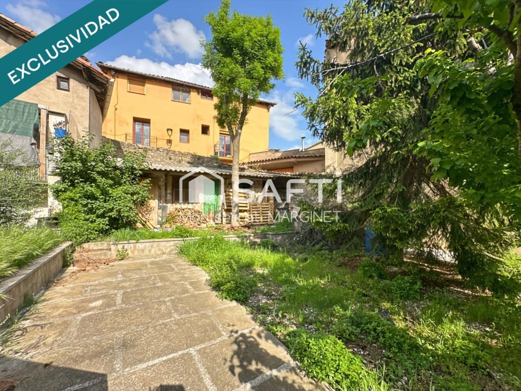 8 bedroom Terraced Villa for sale in Berga with garage - € 280,000 (Ref: 9828911)