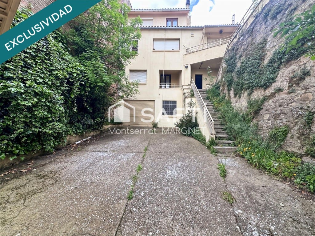 8 bedroom Terraced Villa for sale in Berga with garage - € 280,000 (Ref: 9828911)