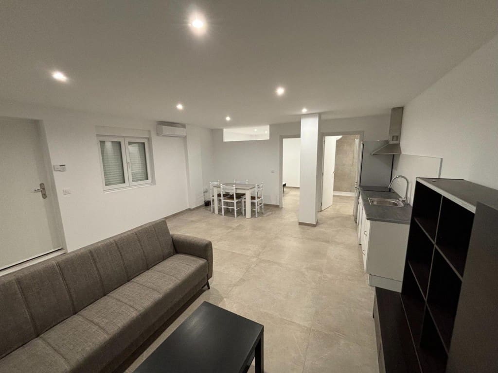 Commercial for sale in Palma de Mallorca - € 180,000 (Ref: 9828915)