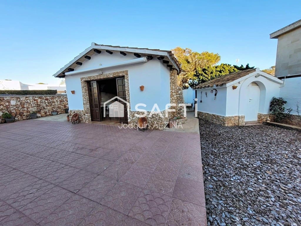 3 slaapkamer Villa te koop in Ciutadella de Menorca met zwembad garage - € 840.000 (Ref: 9831134)