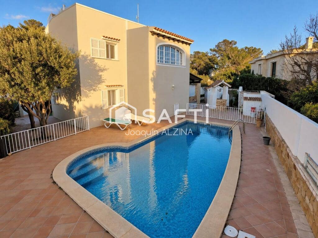 3 makuuhuone Huvila myytävänä paikassa Ciutadella de Menorca mukana uima-altaan 
autotalli - 840 000 € (Ref: 9831134)