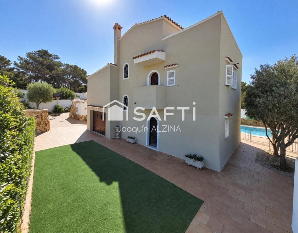 3 makuuhuone Huvila myytävänä paikassa Ciutadella de Menorca mukana uima-altaan 
autotalli - 840 000 € (Ref: 9831134)