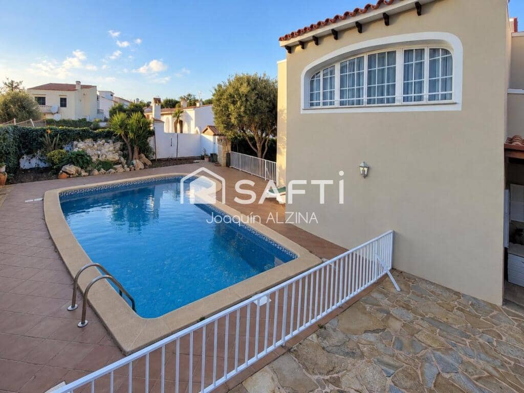 3 makuuhuone Huvila myytävänä paikassa Ciutadella de Menorca mukana uima-altaan 
autotalli - 840 000 € (Ref: 9831134)