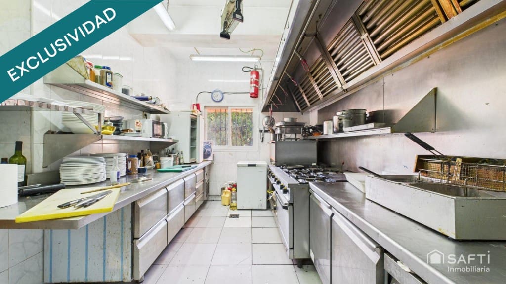 Commercial for sale in Calvia - € 99,000 (Ref: 9831135)