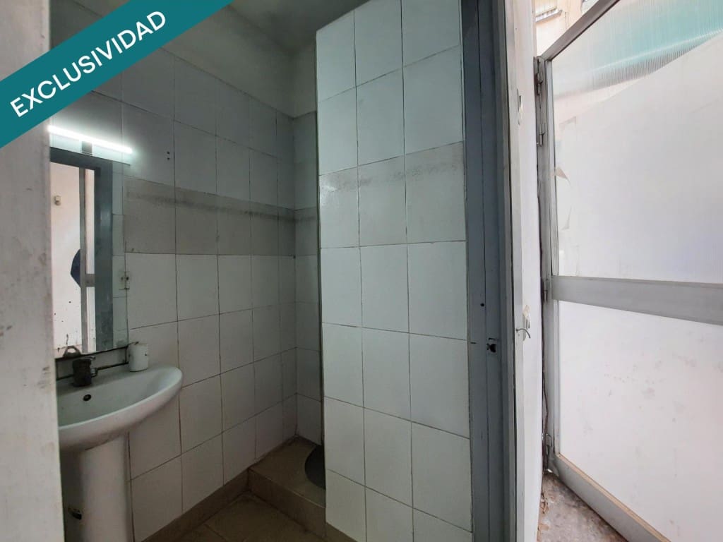 Erhverv til salg i Paterna - € 179.000 (Ref: 9831137)