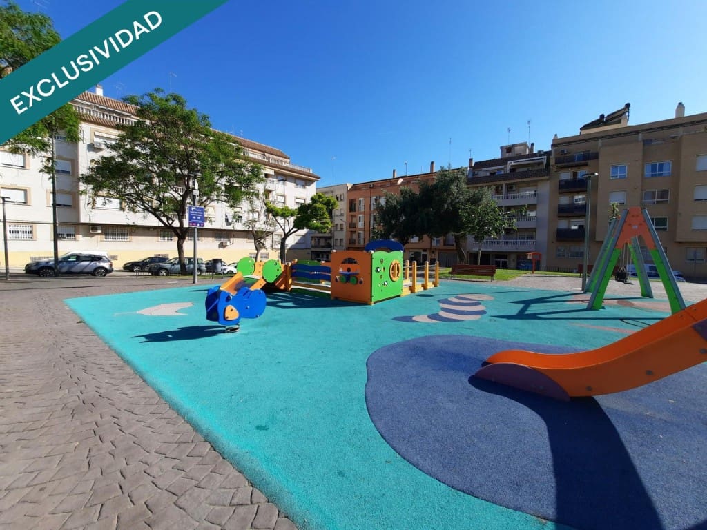 Erhverv til salg i Paterna - € 179.000 (Ref: 9831137)