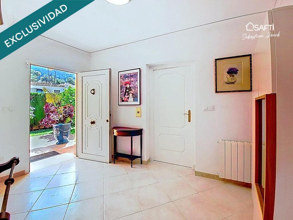3 bedroom Villa for sale in Denia with pool garage - € 790,000 (Ref: 9831144)