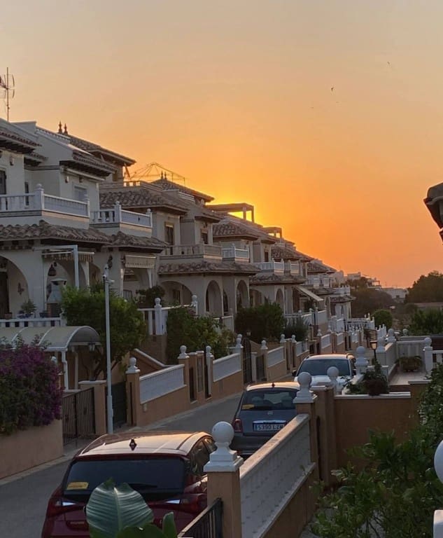 2 soveværelse Rækkehus til salg i Cabo Roig med swimmingpool - € 229.000 (Ref: 9831204)