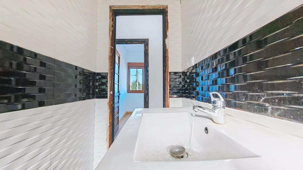3 bedroom Villa for sale in Carreno - € 179,900 (Ref: 9831206)
